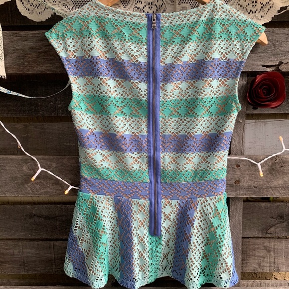 EUC BCBGMAXAZRIA Lace Peplum Top XXS - Picture 5 of 11